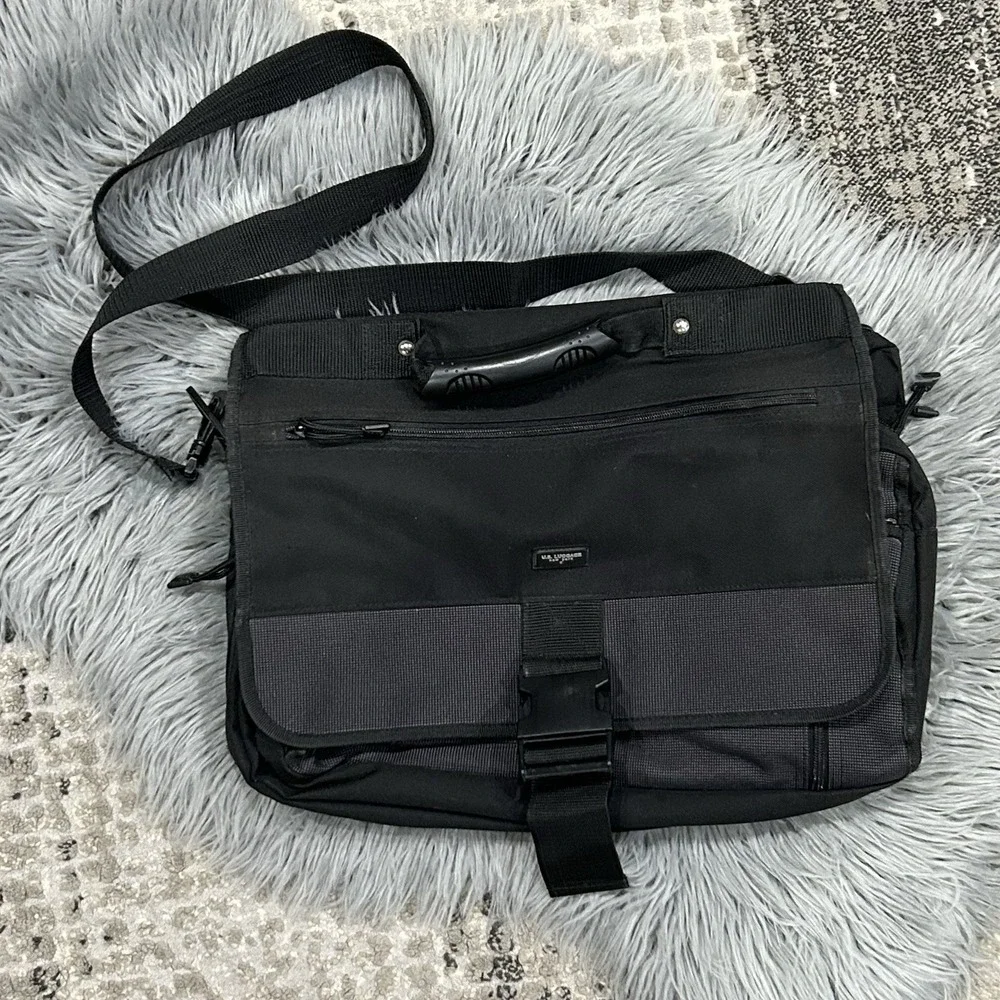 U.S. Luggage‎ New York Expandable Organizer Messenger Bag With Shoulder Strap
